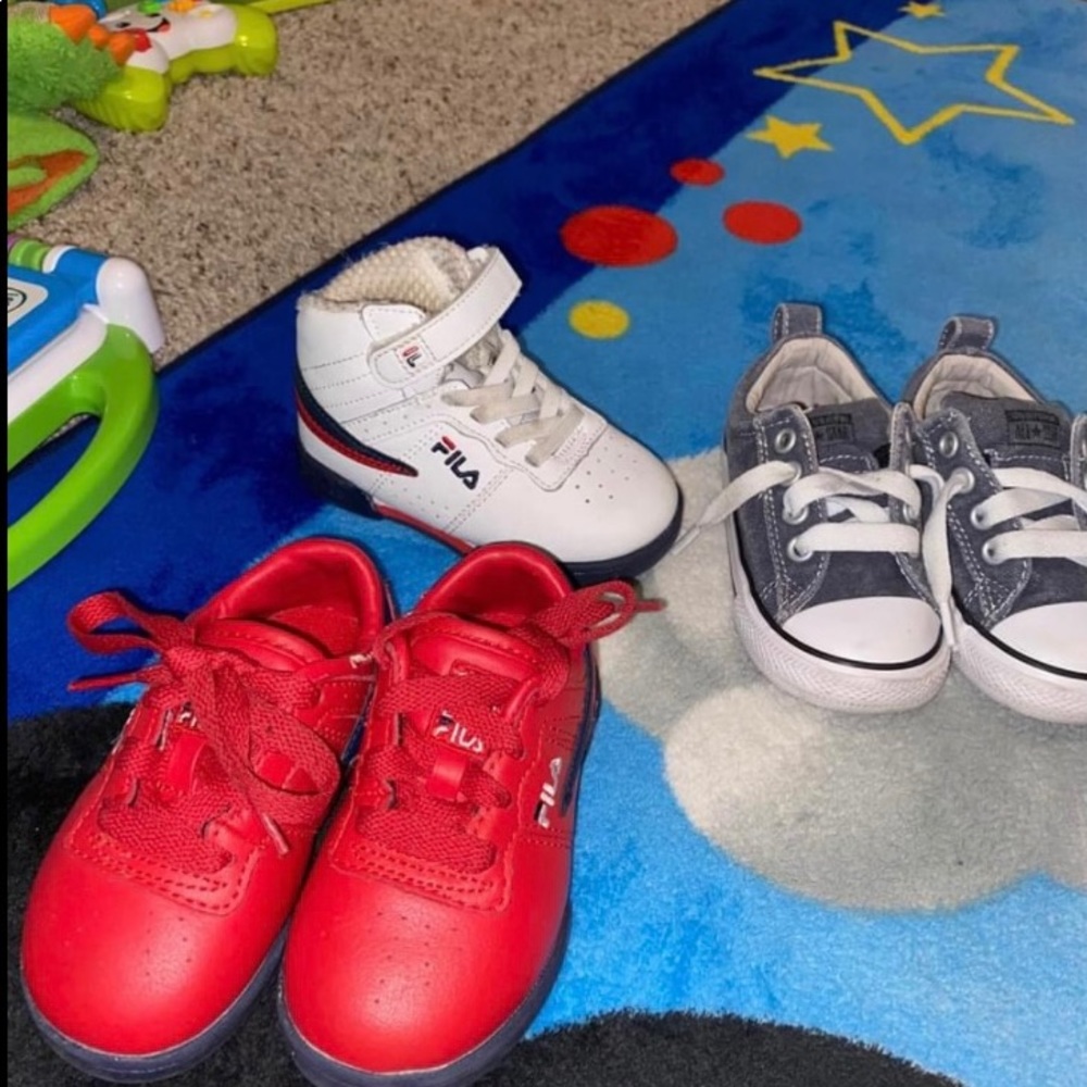 2 pair Filas 1 pair Converse.